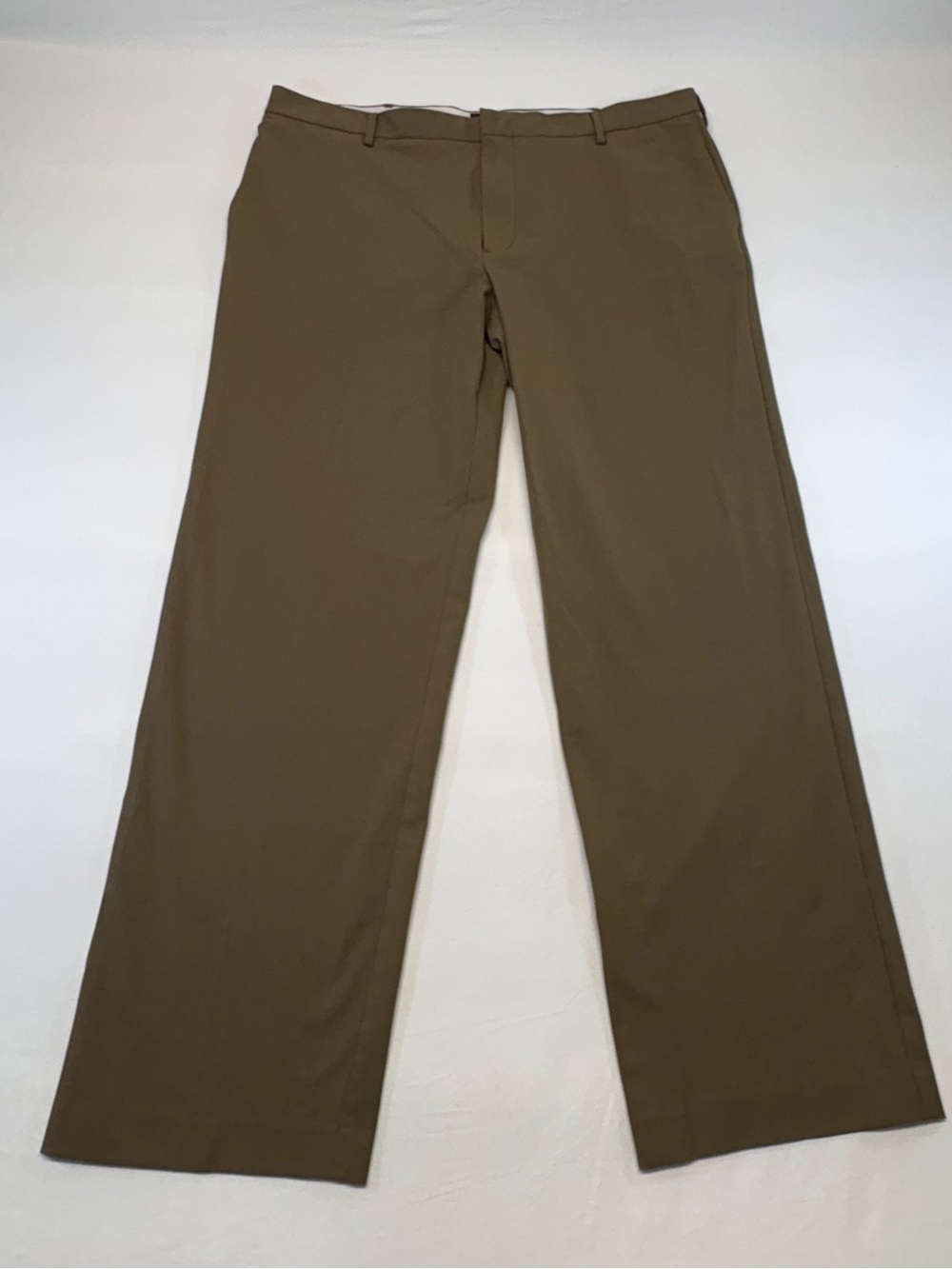 Dockers Straight Leg Khaki Pants - Men's Size 42x32 (Actual 31" Inseam)